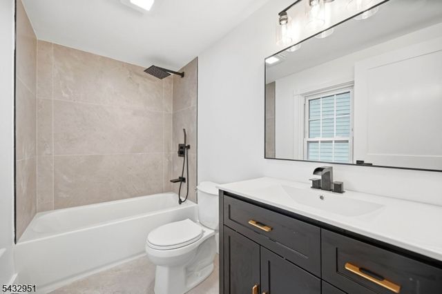 89 High St, Newton Town, NJ 07860