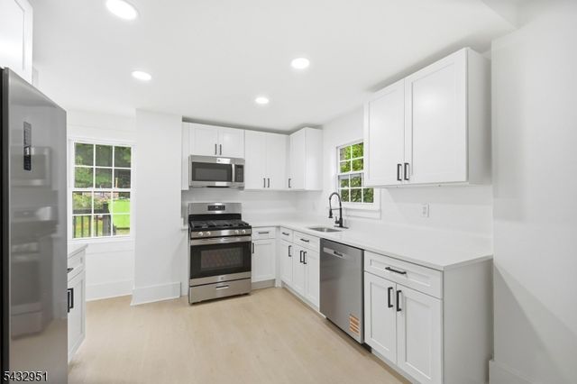 89 High St, Newton Town, NJ 07860