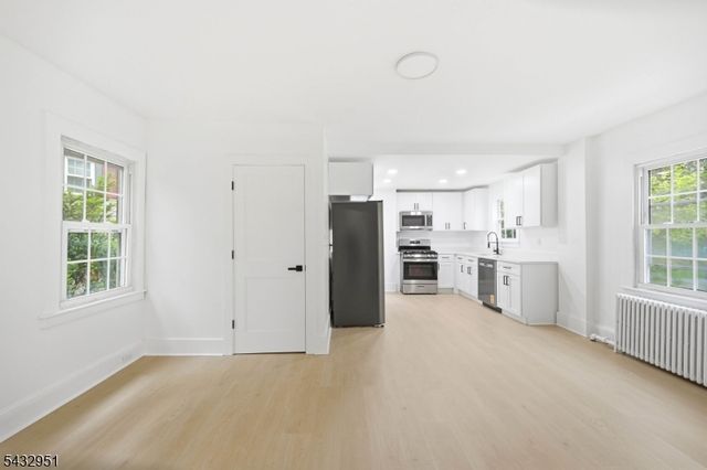 89 High St, Newton Town, NJ 07860
