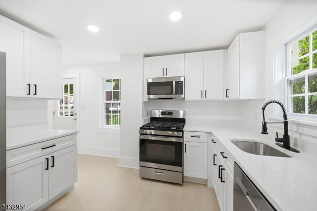 89 High St, Newton Town, NJ 07860