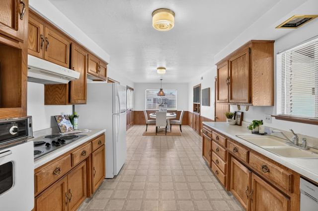 7335 Lindale Dr, Sacramento, CA 95828