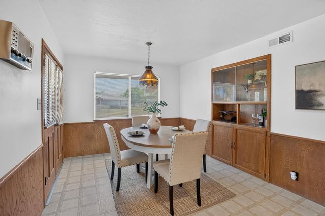 7335 Lindale Dr, Sacramento, CA 95828