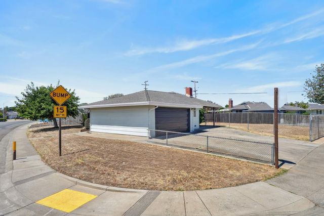 7335 Lindale Dr, Sacramento, CA 95828