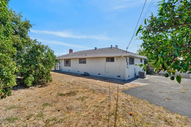 7335 Lindale Dr, Sacramento, CA 95828