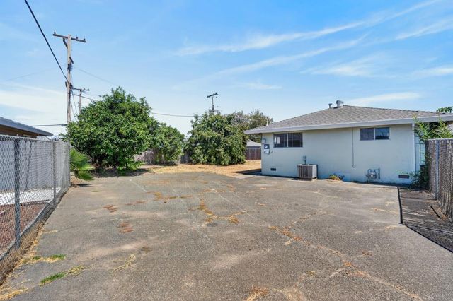 7335 Lindale Dr, Sacramento, CA 95828