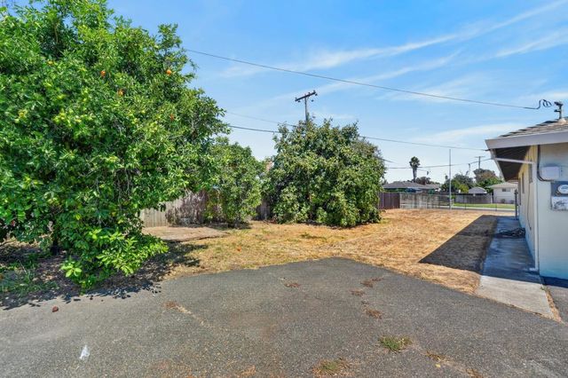 7335 Lindale Dr, Sacramento, CA 95828