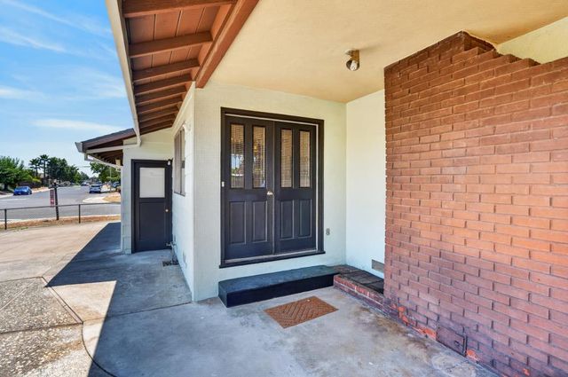 7335 Lindale Dr, Sacramento, CA 95828