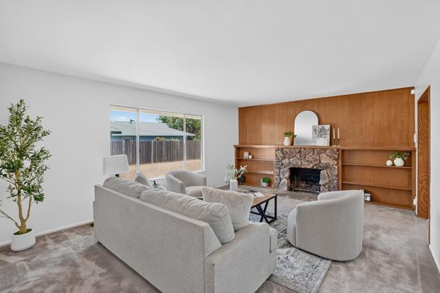 7335 Lindale Dr, Sacramento, CA 95828