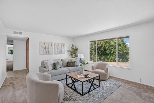 7335 Lindale Dr, Sacramento, CA 95828