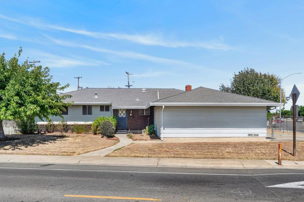 7335 Lindale Dr, Sacramento, CA 95828
