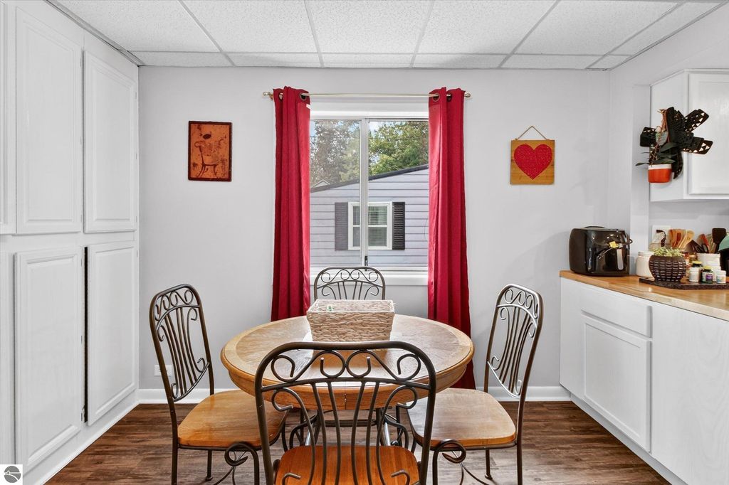 Image 10 of property listing at 1215 Rosedale Street, Alma, MI 48801
