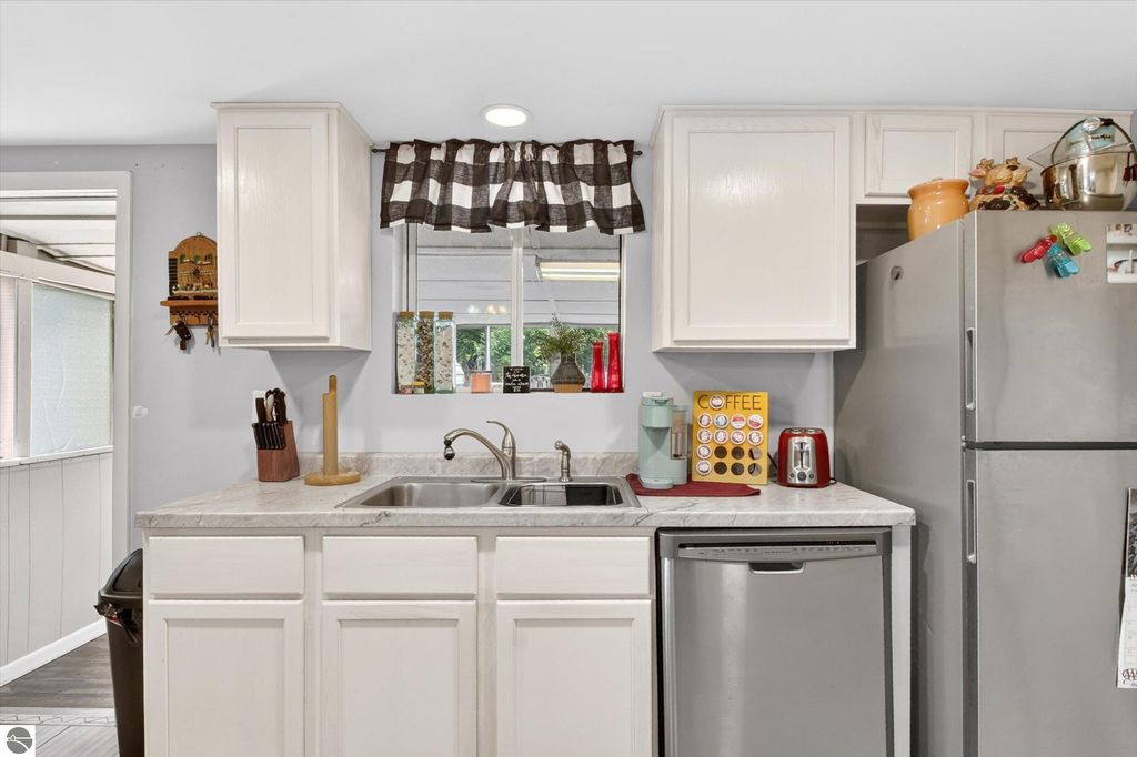 Image 15 of property listing at 1215 Rosedale Street, Alma, MI 48801