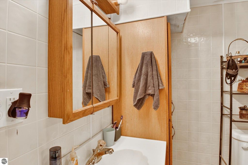 Image 19 of property listing at 1215 Rosedale Street, Alma, MI 48801