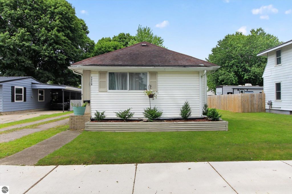 Image 3 of property listing at 1215 Rosedale Street, Alma, MI 48801