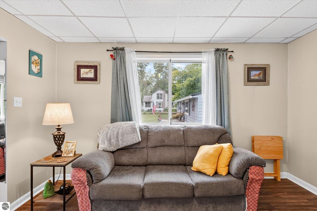 Image 8 of property listing at 1215 Rosedale Street, Alma, MI 48801