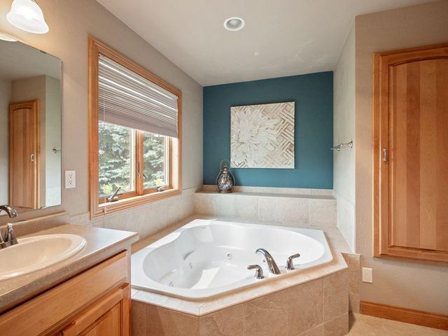 2703 E CORRIDOR DRIVE, Appleton, WI 54913
