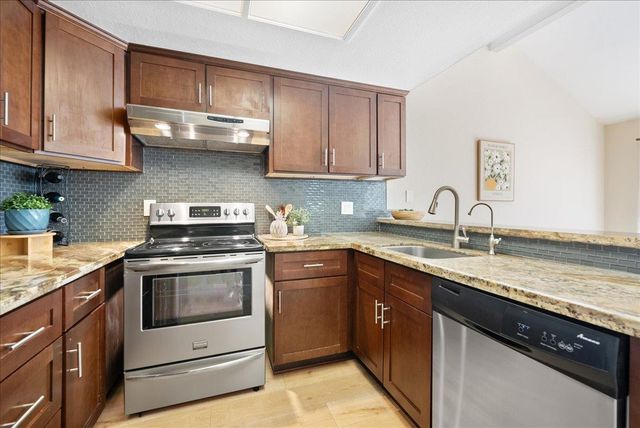 115 Valley Oak Dr, Roseville, CA 95678