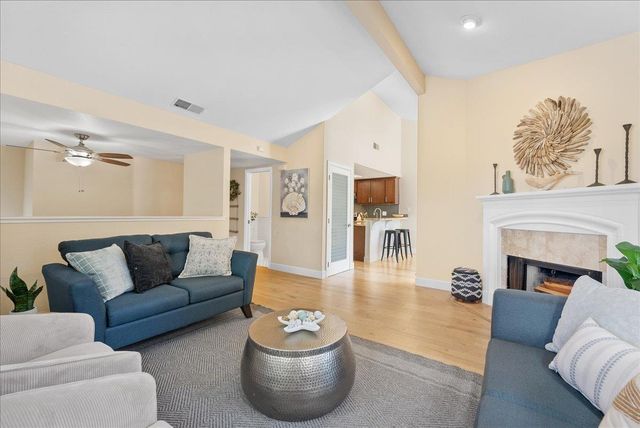 115 Valley Oak Dr, Roseville, CA 95678