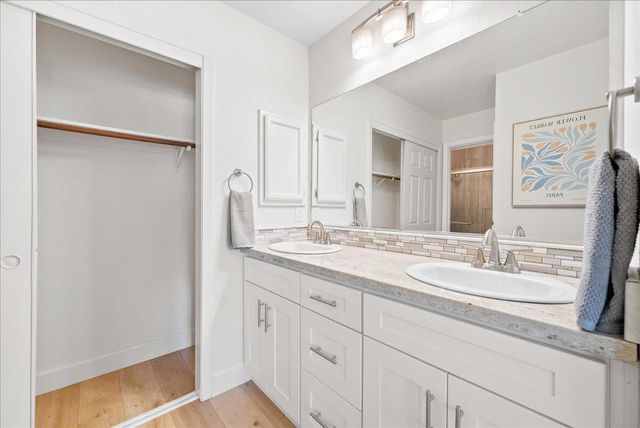 115 Valley Oak Dr, Roseville, CA 95678