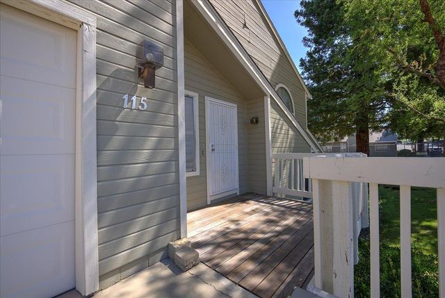 115 Valley Oak Dr, Roseville, CA 95678