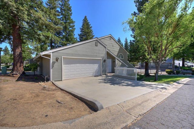 115 Valley Oak Dr, Roseville, CA 95678