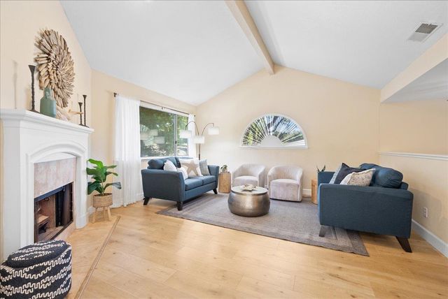 115 Valley Oak Dr, Roseville, CA 95678