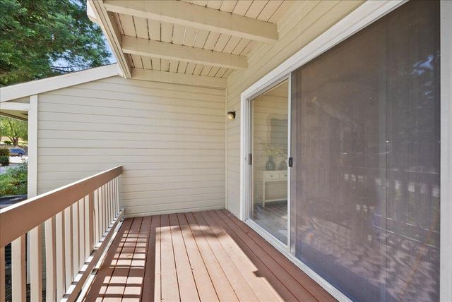 115 Valley Oak Dr, Roseville, CA 95678