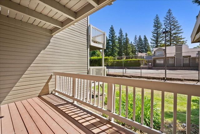 115 Valley Oak Dr, Roseville, CA 95678