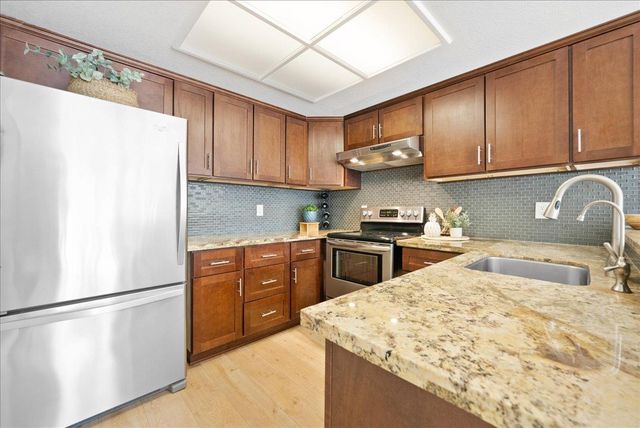 115 Valley Oak Dr, Roseville, CA 95678