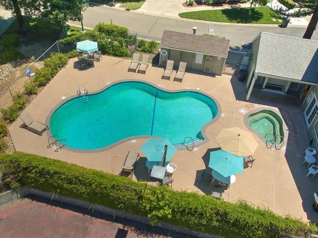 115 Valley Oak Dr, Roseville, CA 95678