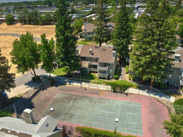 115 Valley Oak Dr, Roseville, CA 95678