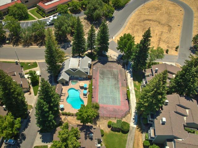 115 Valley Oak Dr, Roseville, CA 95678