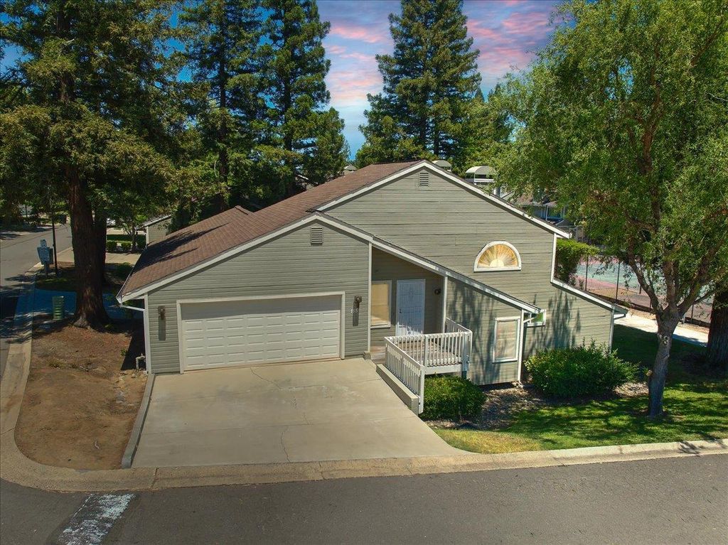 115 Valley Oak Dr, Roseville, CA 95678