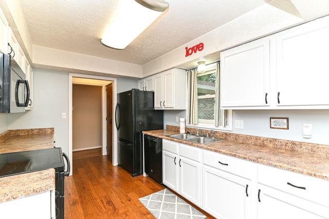 560 Margueritta Court, Greenwood, IN 46143