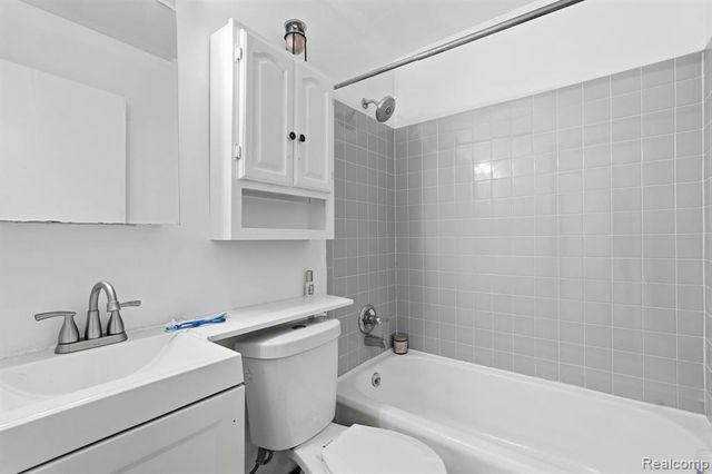 22413 Cushing Avenue, Eastpointe, MI 48021