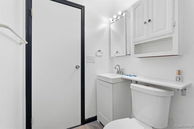 22413 Cushing Avenue, Eastpointe, MI 48021