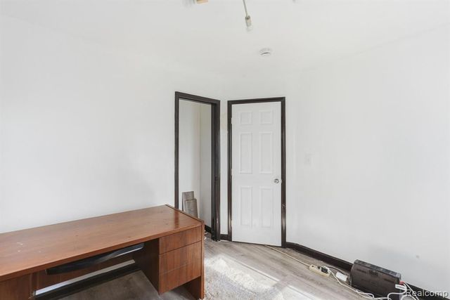 22413 Cushing Avenue, Eastpointe, MI 48021