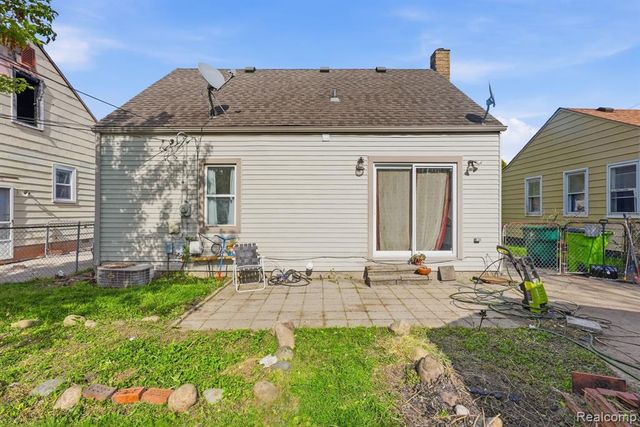 22413 Cushing Avenue, Eastpointe, MI 48021