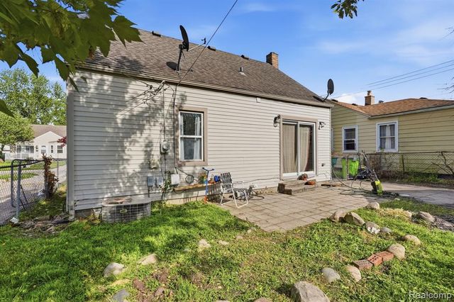 22413 Cushing Avenue, Eastpointe, MI 48021