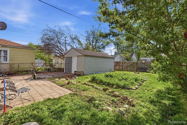 22413 Cushing Avenue, Eastpointe, MI 48021