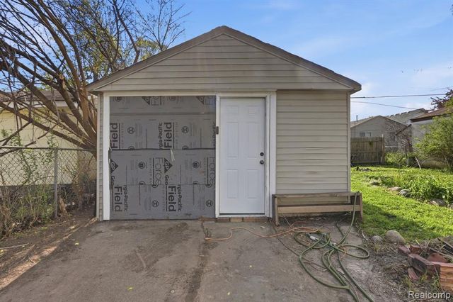 22413 Cushing Avenue, Eastpointe, MI 48021