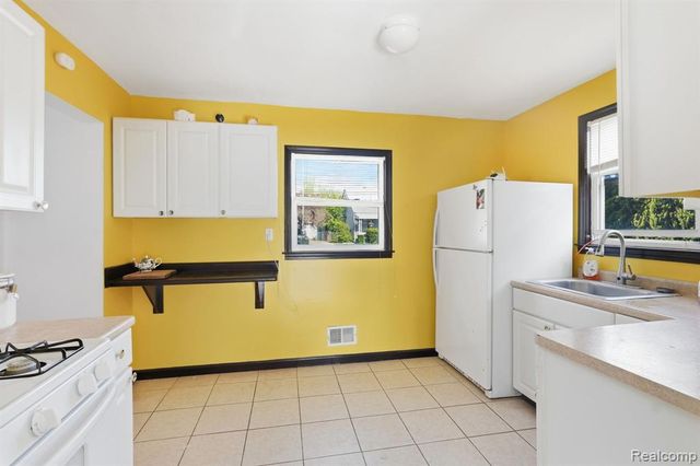 22413 Cushing Avenue, Eastpointe, MI 48021
