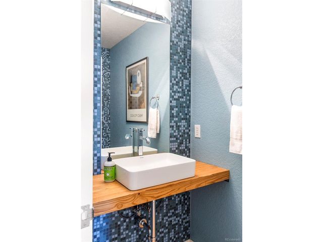 6140 S Newark Way, Englewood, CO 80111
