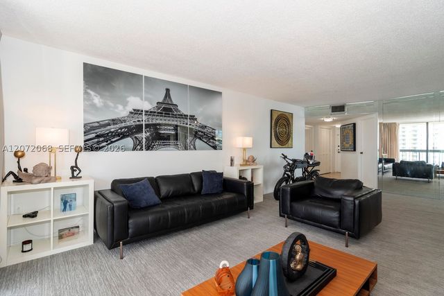 2333 Brickell Ave 2212, Miami, FL 33129