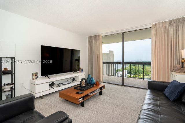 2333 Brickell Ave 2212, Miami, FL 33129
