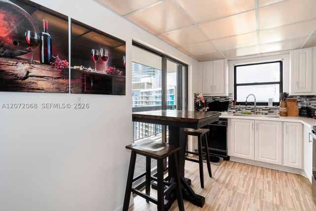2333 Brickell Ave 2212, Miami, FL 33129
