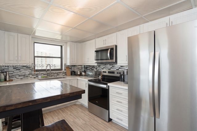 2333 Brickell Ave 2212, Miami, FL 33129
