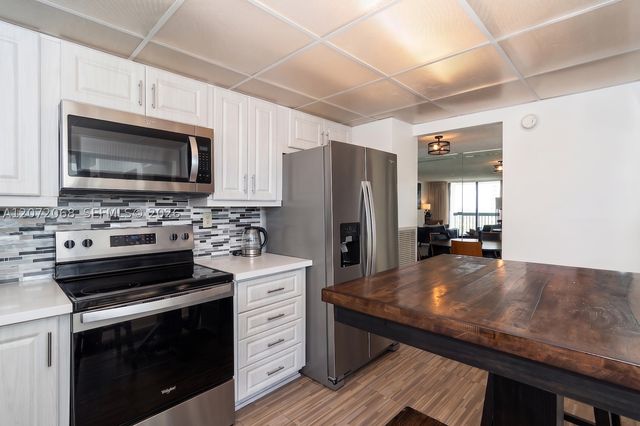 2333 Brickell Ave 2212, Miami, FL 33129