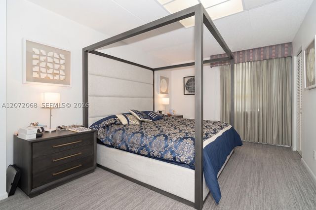 2333 Brickell Ave 2212, Miami, FL 33129