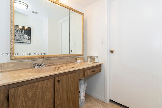2333 Brickell Ave 2212, Miami, FL 33129
